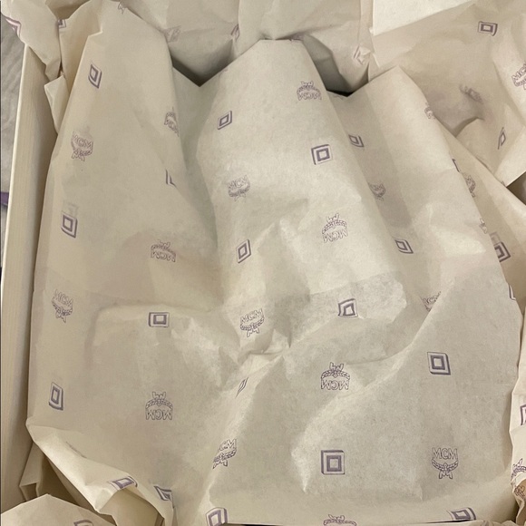 MCM Leather belt bag
black with box and ribbons - Picture 3 of 11